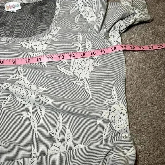 Lularoe Grey A Line Rose Women’s Dress Size XL White Roses Flare Midi - Picture 5 of 5